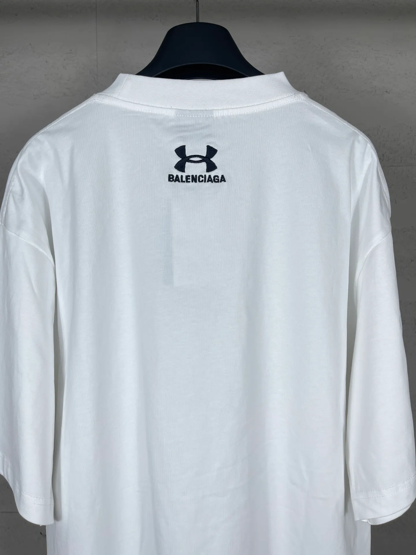 【 . Quality】BALENCI*GA/ Under Armour T # SS 24 New Arrival。 ， 。 。 ZP 。 260 ， . ， 。 。Classic LOGO ， ， ， 。 . 。 OS . Same Style ：BL 223372 ：Black，Red，White Size：XS S M L